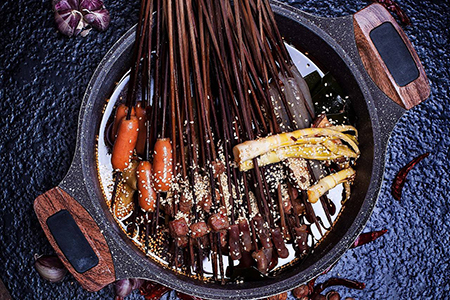 四川串串香加盟：余一手串串香一个不容错过的巴蜀美食。
